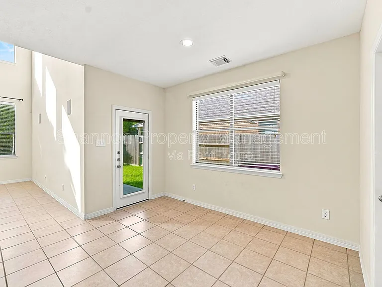 5214 Barleycorn Ln — Photo 10