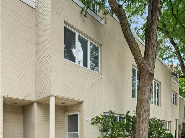 974 S Park Ter, Chicago, IL 60605