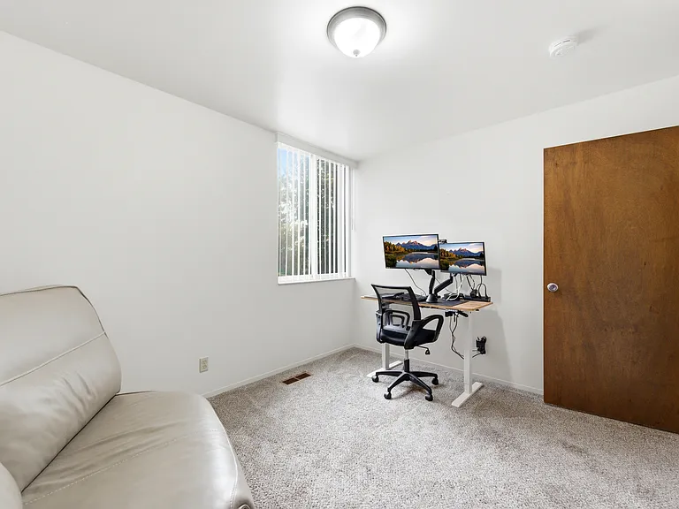 6 Plex - 607 — Photo 11