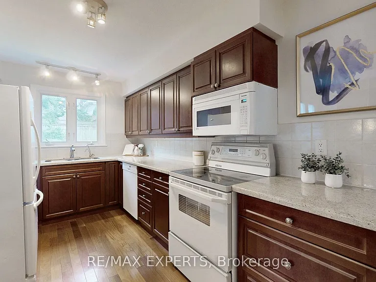 187 Cassandra Blvd — Photo 11