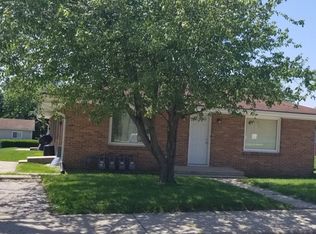 2711 Canterbury Ln, Rockford, IL 61101