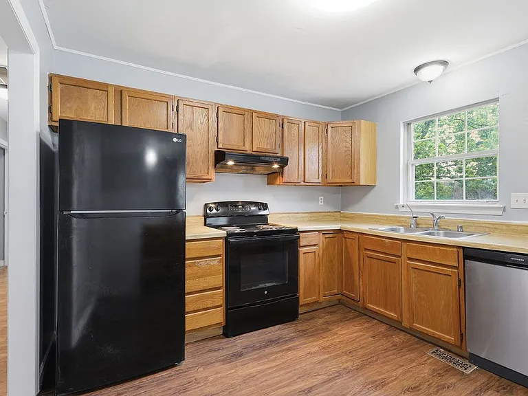 11259 Edgewood Dr — Photo 14