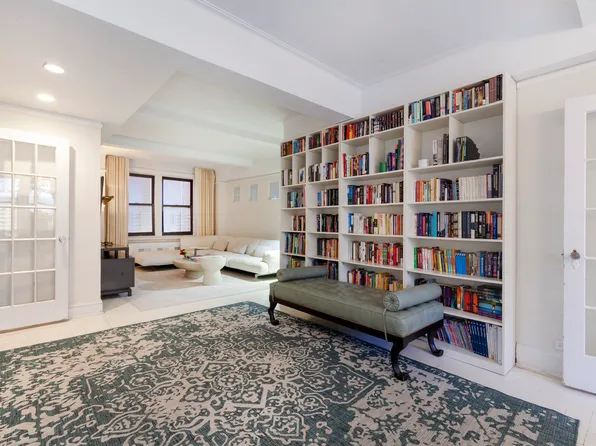 179 East 79th Street 4C image 2 of 12