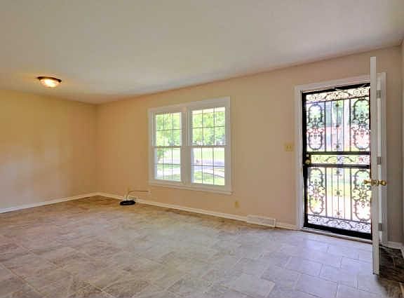 5th image of 1542 Armistead Dr