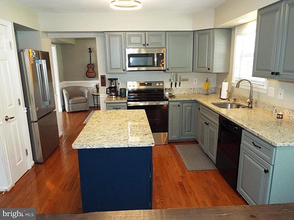 2nd image of 1275 Swan Dr