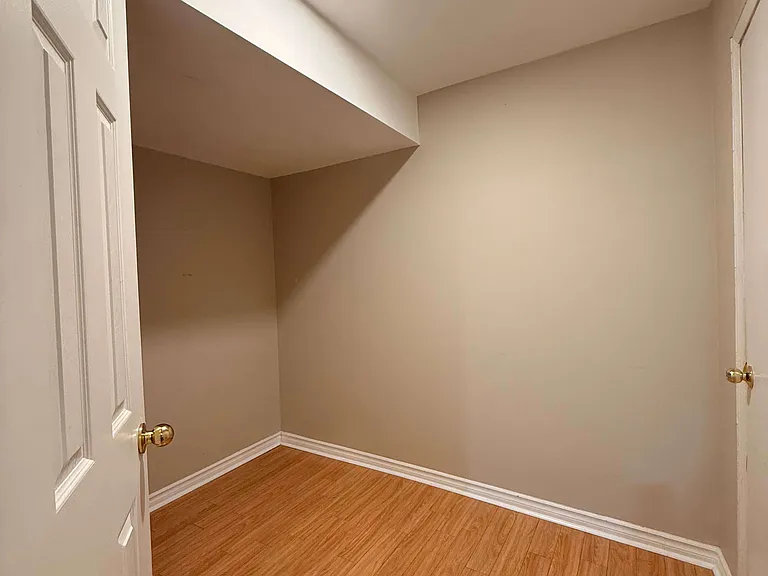 294 Wildberry Cres #BASEMENT — Photo 13