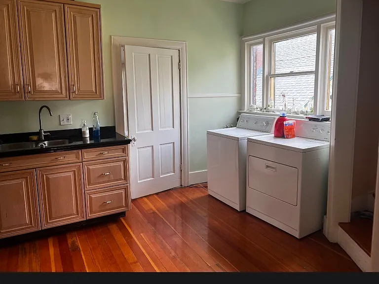 327 N Almond St — Photo 5