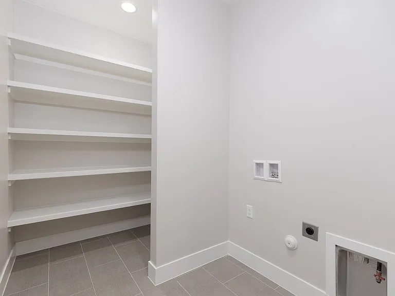 1621 W Approach Ln — Photo 30