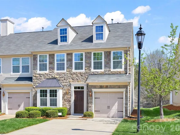 9548 Birkwood Ct, Charlotte, NC 28278