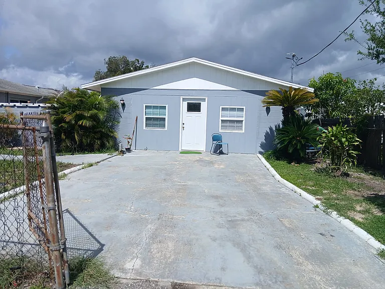 7220 N Harold Ave #GARAGE B — Photo 1