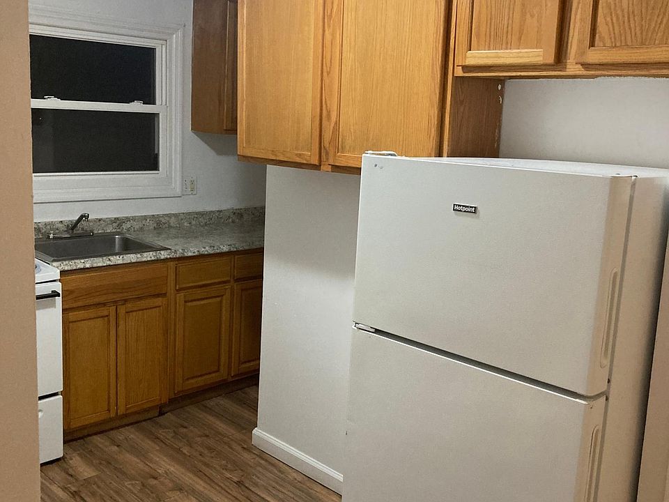 1st image of 21 Spring St APT 2