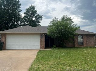 2301 SW Wolf Run Dr, Claremore, OK 74019