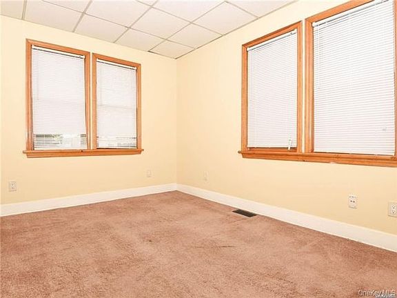 5th image of 53 Thorman Ave #2L