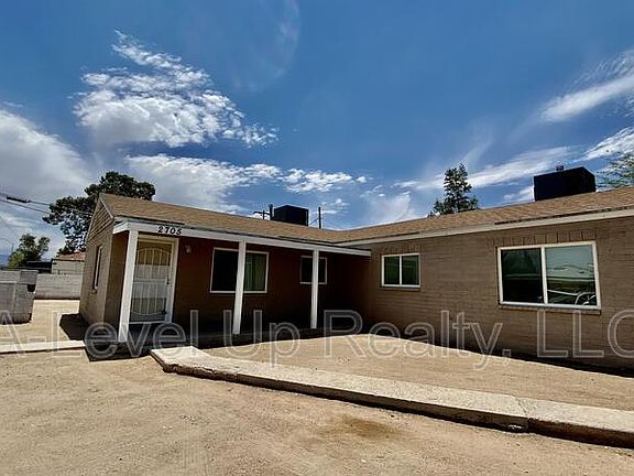 3rd image of 2705 S Monterey Vis
