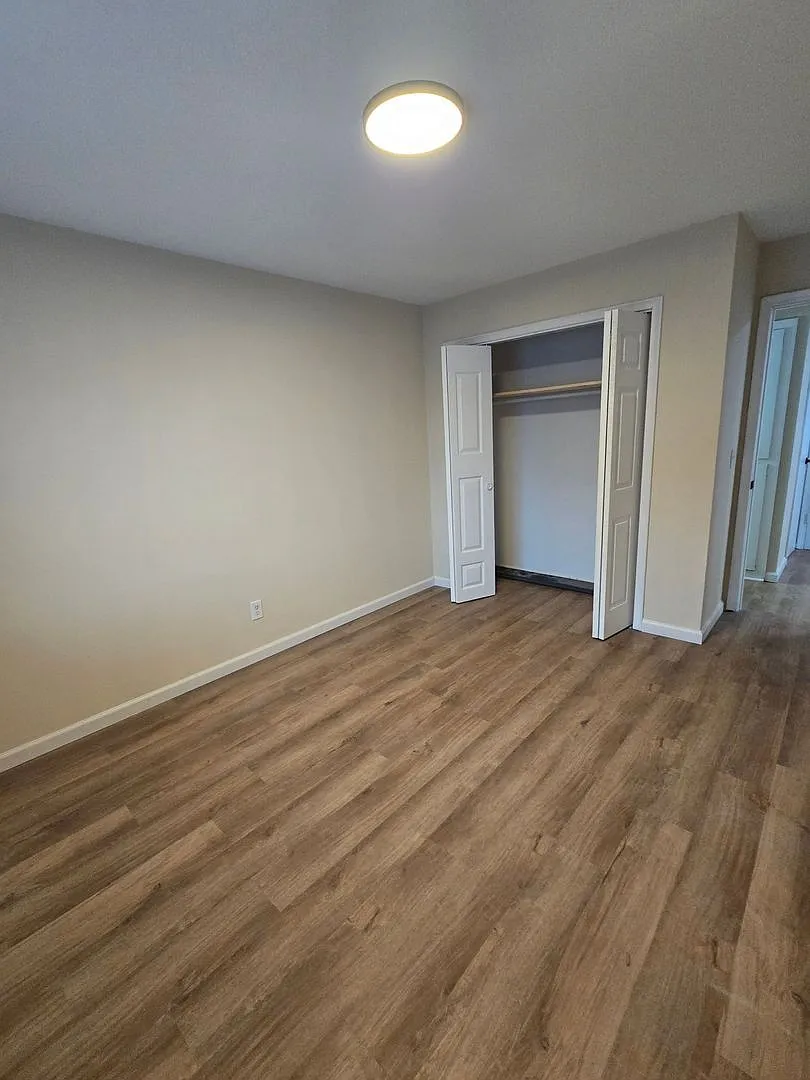 1 bed, 1.0 bath, $995 — Photo 4