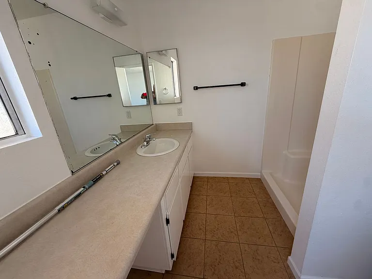 1001 Frank Ln — Photo 4