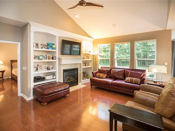 3rd image of 33276 Westbrooke Cir