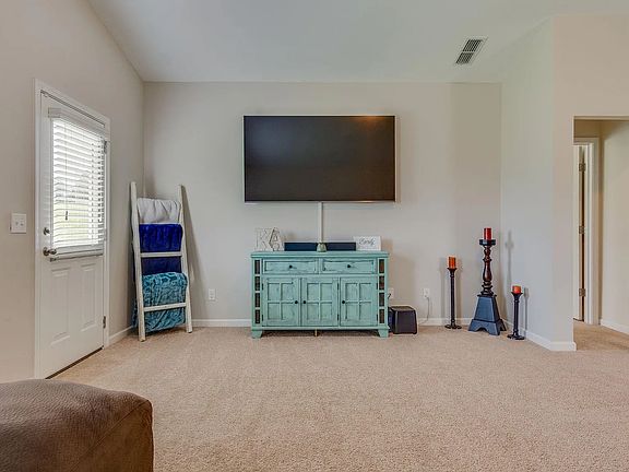 5th image of 2218 Bee Hive Dr