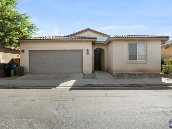 220 Desert View Ct, Brawley, CA 92227