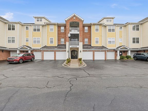 3rd image of 6203 Catalina Dr. #826