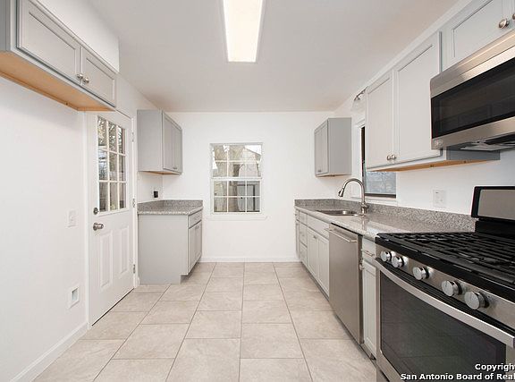 2nd image of 623 Dawnview Ln