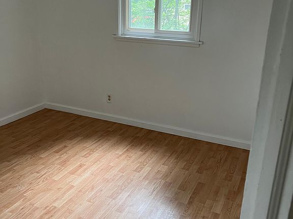 2nd image of 21 Stepney Cir