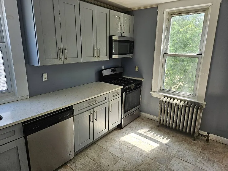314 S 10th St #2 — Photo 6