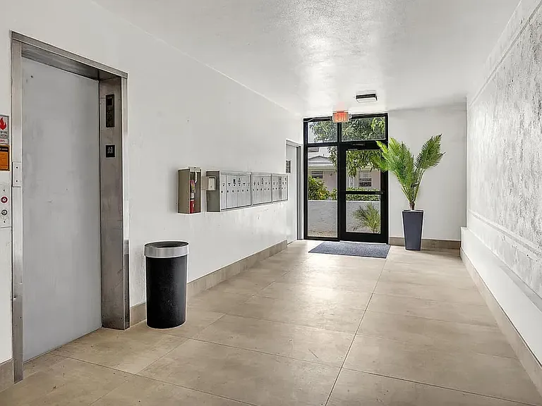 1735 Dewey St #106 — Photo 15
