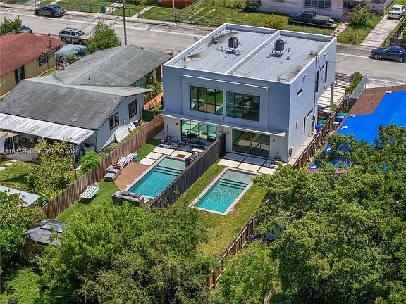4th image of 355 NW 50th St