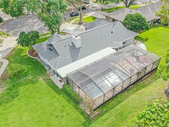 4th image of 1110 Oakridge Manor Dr