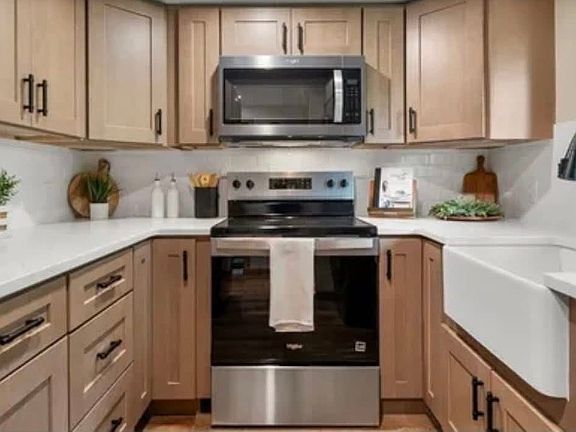 5th image of 130 Swindells St #B