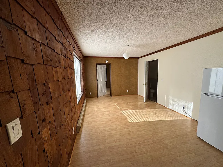 164 NE Douglas St — Photo 14