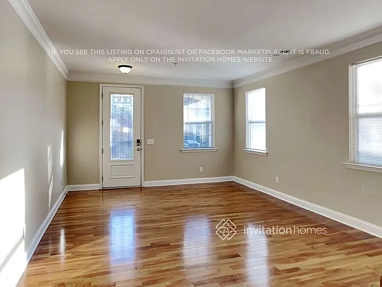 380 Roseglen Dr — Photo 6