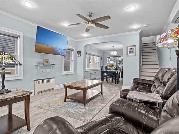 4th image of 423 Beach 126th St