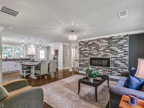 5th image of 247 Kennestone Dr