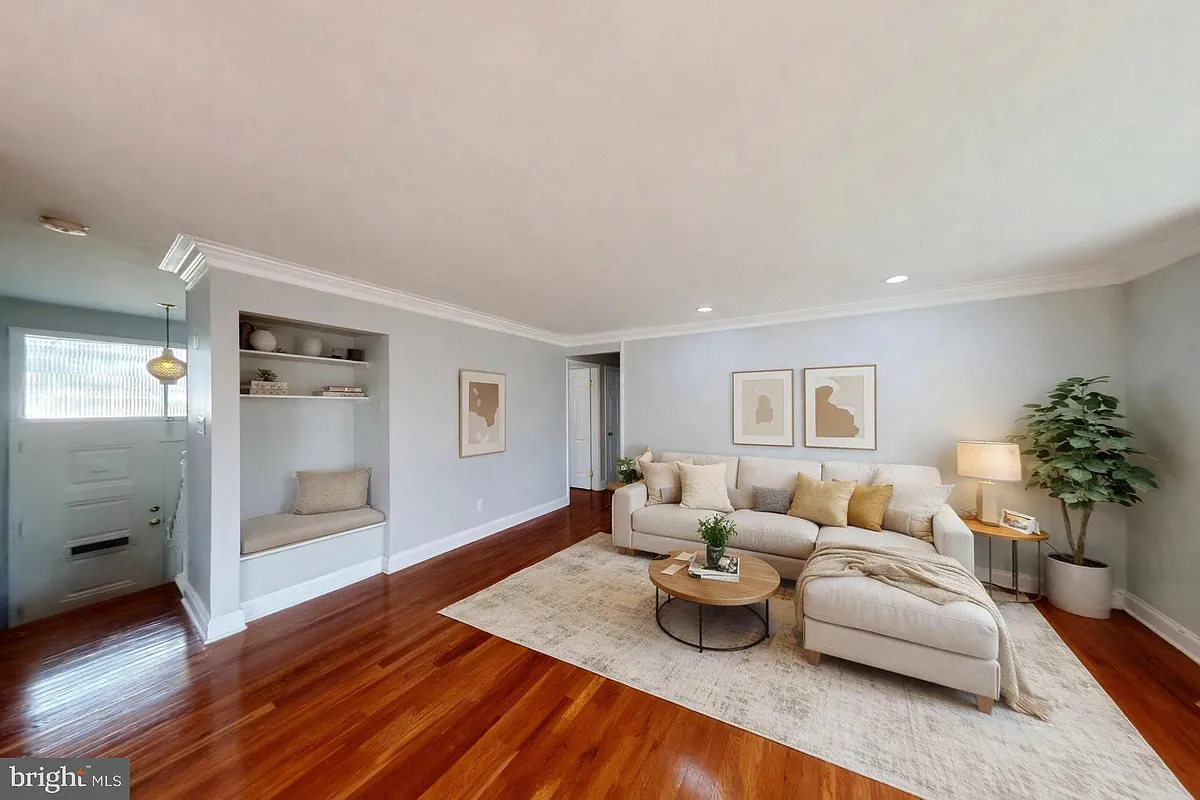 Building Photo - 1012 Loxford Ter