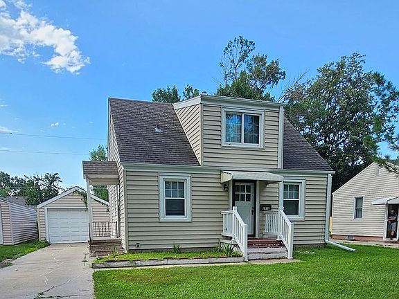 2nd image of 2615 W 1st St