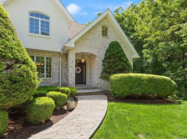 9 Riverside Ter, North Easton, MA 02356