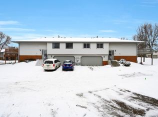 617 E 143rd St, Burnsville, MN 55337