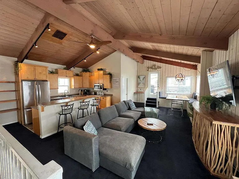 724.5 Dover Ct — Photo 6