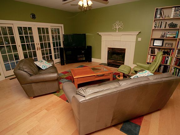 living room w/surround sound