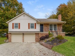 10447 N Cherry Dr, Kansas City, MO 64155
