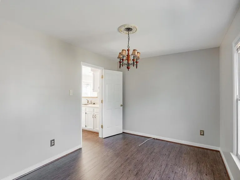 8915 Castle Point Dr — Photo 3