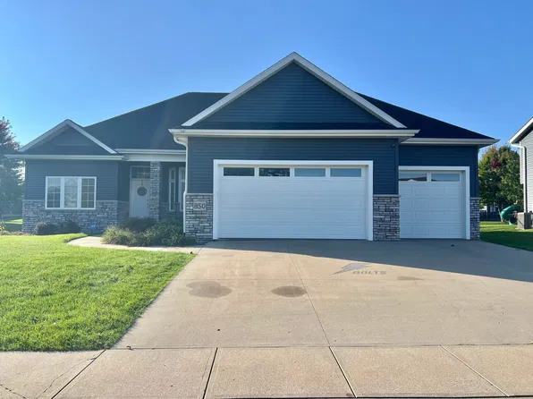 850 Fox Valley Dr, North Liberty, IA 52317