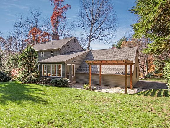 4th image of 71 Evergreen Ln