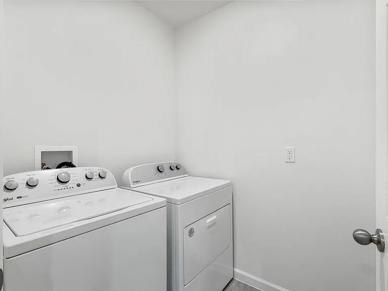 925 Dugan Cir SE — Photo 18