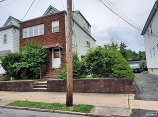 92 Lester St, Wallington, NJ 07057