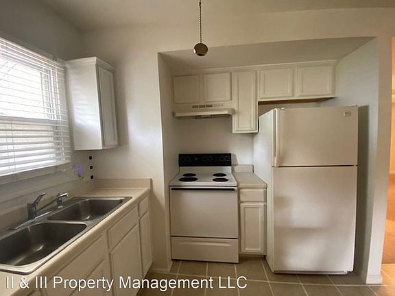 4th image of 2902 W Seneca Ave