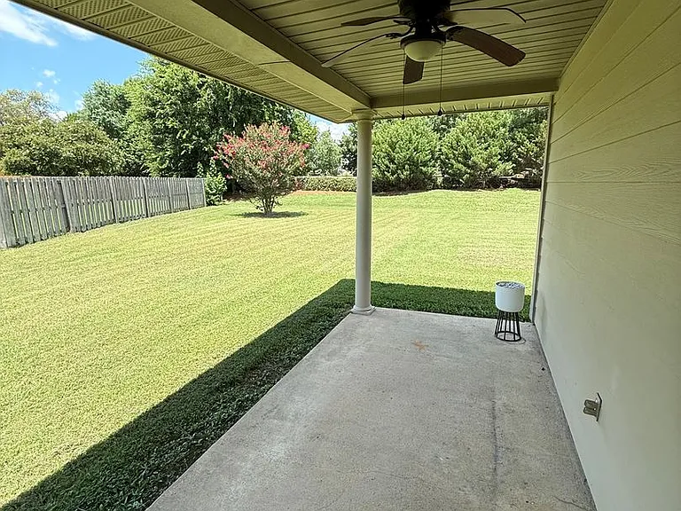9400 Colleton Ct — Photo 12