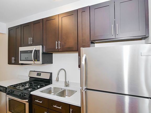 4th image of 4907 W Cuyler Ave #2